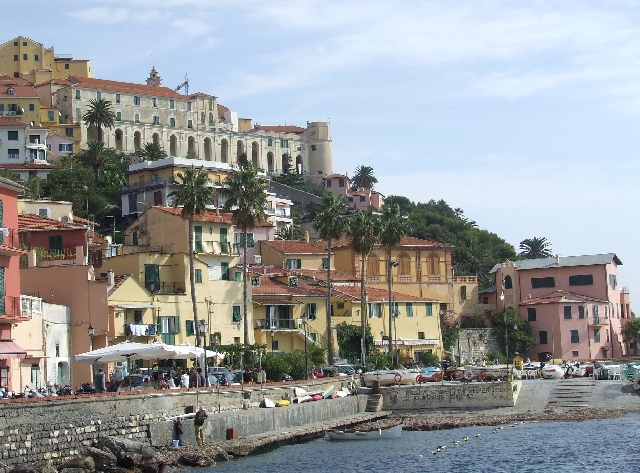 2007_0930_Italie0027.JPG - The Coastal Houses