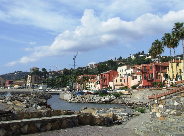 2007_0930_Italie0033.JPG - The Small Harbour