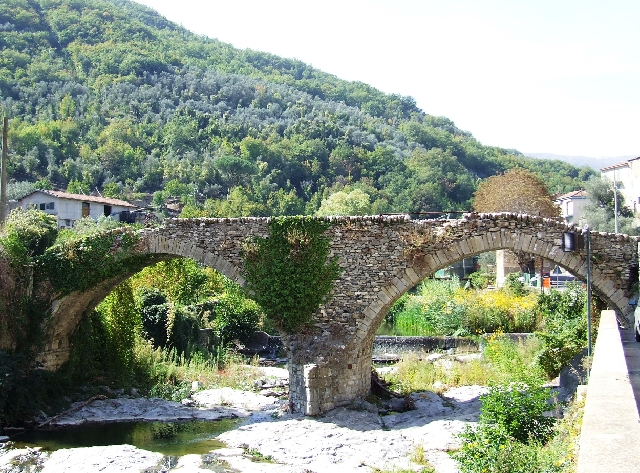 2007_1001_Italie0071.JPG - StoneAge Brigde