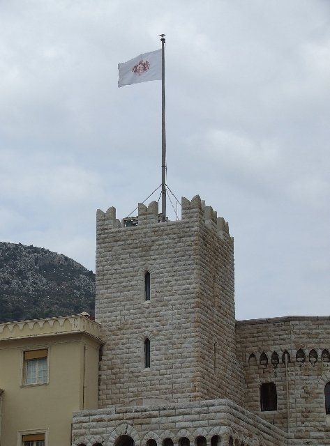 2007_1004_Italie0145.JPG - Monaco Flag.