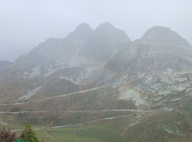 2007_1006_Italie0218.JPG - St. Bernard, Touch Of The Rainbow At 2400 MTR