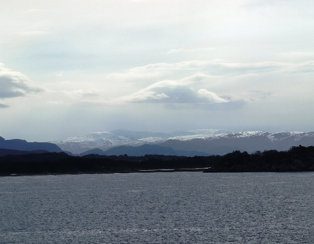2008_0407_Org_Faroer0127.JPG - The Last Mountains, Covered in Snow