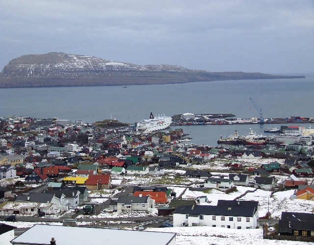 2008_0408_Org_Faroer0164.JPG - Torshavn, The Smyril Still There