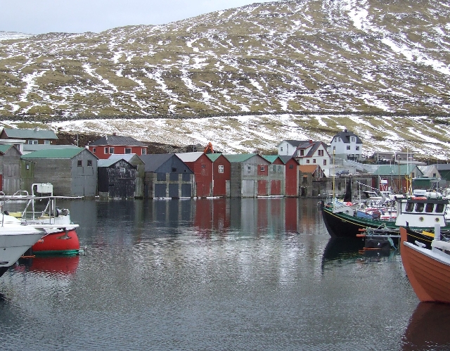 2008_0408_Org_Faroer0171.JPG - Boathouses at Sealevel