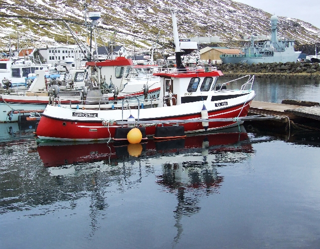2008_0408_Org_Faroer0172.JPG - Typical Local Boat