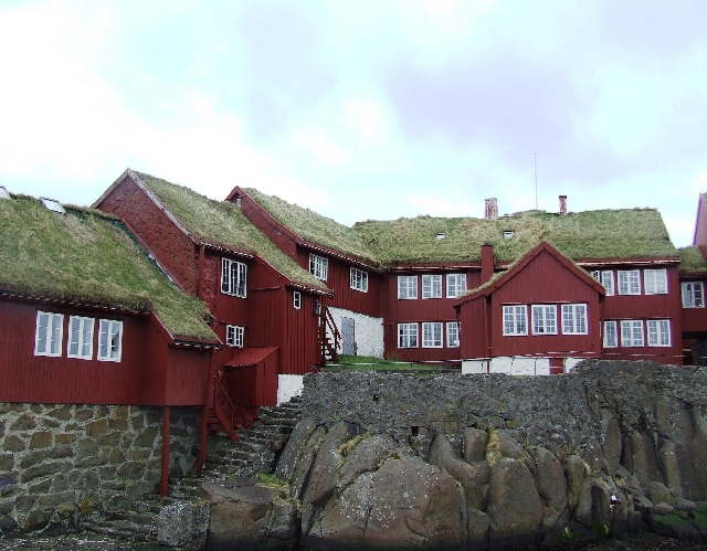 2008_0408_Org_Faroer0192.JPG - Typical Torshavn's First View