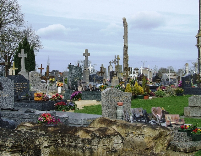2008_0323_Calvados0002.JPG - Colorfull Graves