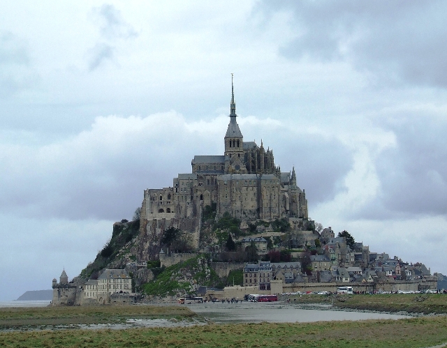 2008_0323_Calvados0017.JPG - The Island Close By
