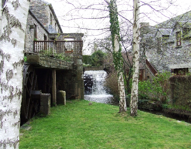 2008_0323_Calvados0024.JPG - Garden Waterfall