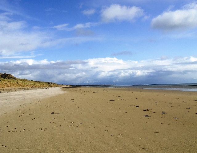 2008_0323_Calvados0047.JPG - Wide Empty Beaches, even in The Summer