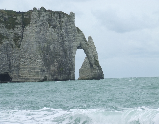 2008_0324_Calvados0081.JPG - Blue Seas, High Waves and the Arch