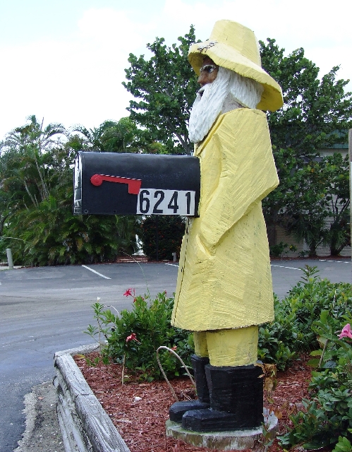 2008_09220034.JPG - One of Many Funny US-Mailboxes You will See