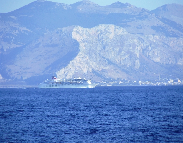 2008_06170027.JPG - Another Cruiseliner