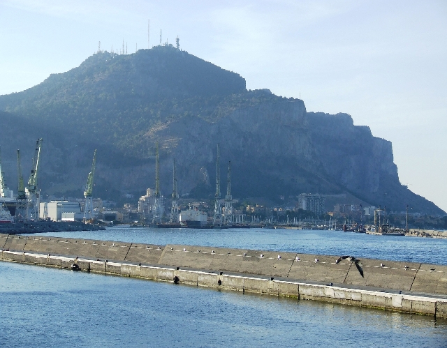 2008_06170034.JPG - View in The Palermo's Port