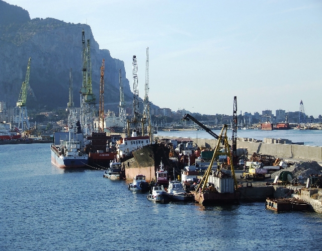 2008_06170039.JPG - Old Ships