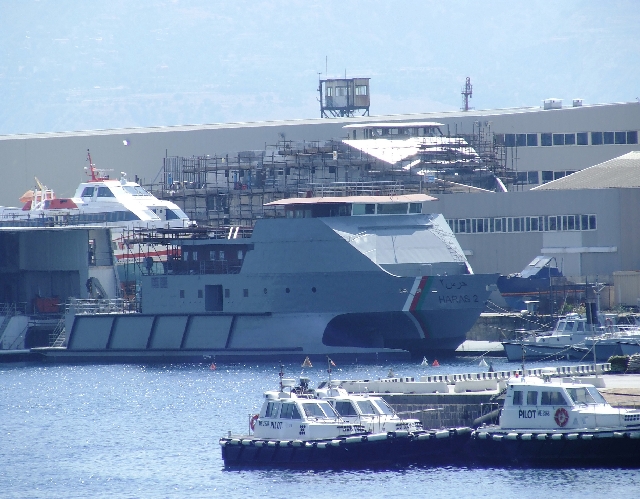 2008_06230339.JPG - Modern Military Boat