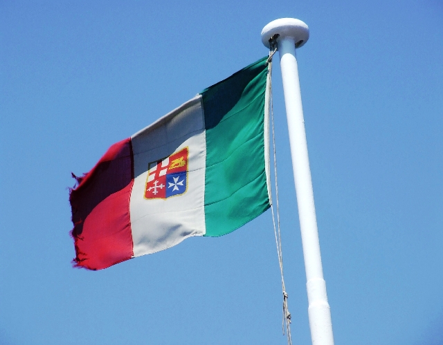 2008_06230358.JPG - The National Flag of Italy