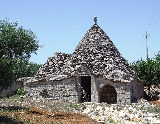 2008_06230395.JPG - Trullo for Sale, 40.000 Euro With 2 Hectare