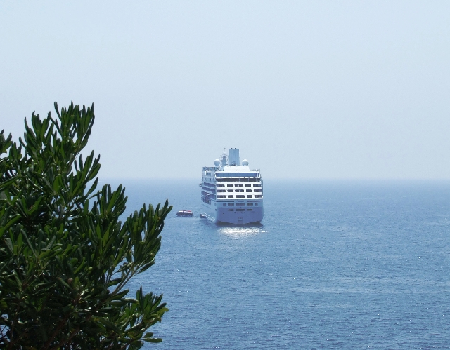 2008_06260509.JPG - Cruiseliners Come and Go