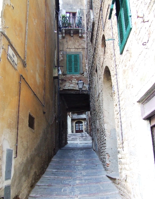2008_06280485.JPG - Narrow streets in Campiglia Marittima