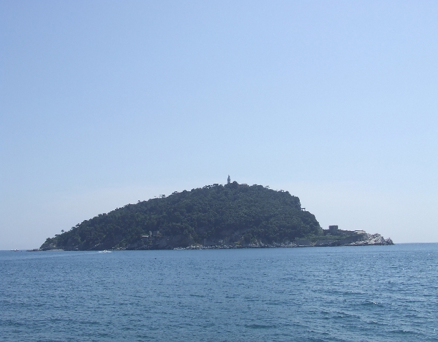 2008_07020582.JPG - Small Island in Front of Portovenere Isole Del Tino