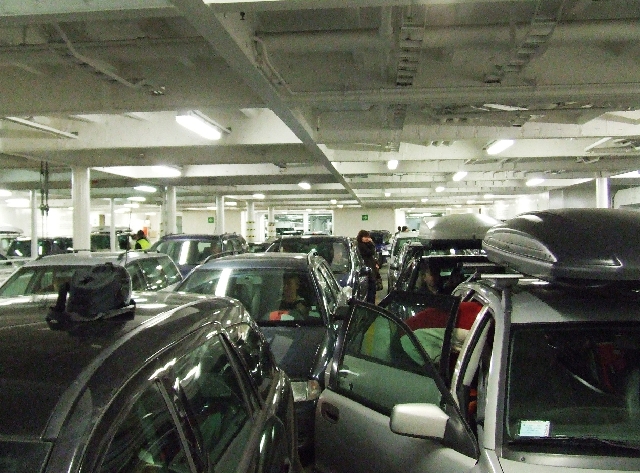 2008_0221_Zweden0079.JPG - Packed on 1.2 KM of Parking Space