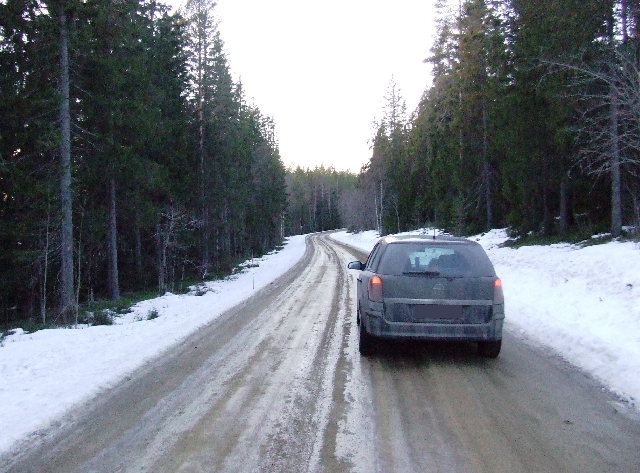 2008_0223_Zweden0140.JPG - Off-road through Sweden! Ice, snow and very slippery.