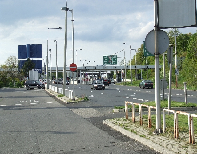 2008_0503_thuis0001.JPG - What is Left of the Border