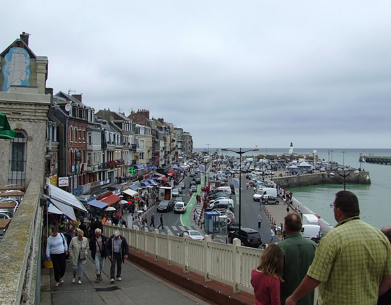 2009_08070001.JPG - Shops, Food and People