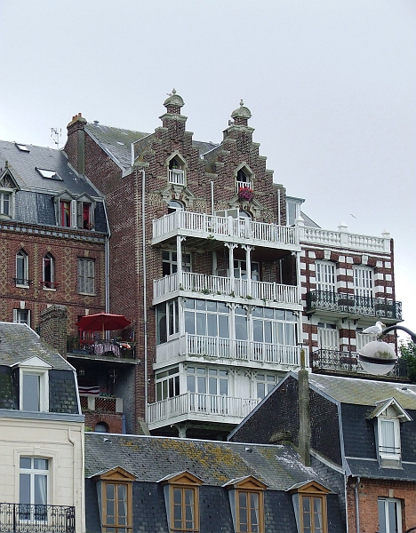 2009_08070011.JPG - Old but Nice Balcony