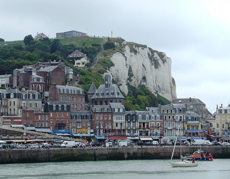 2009_08070013.JPG - Le Treport Harbour