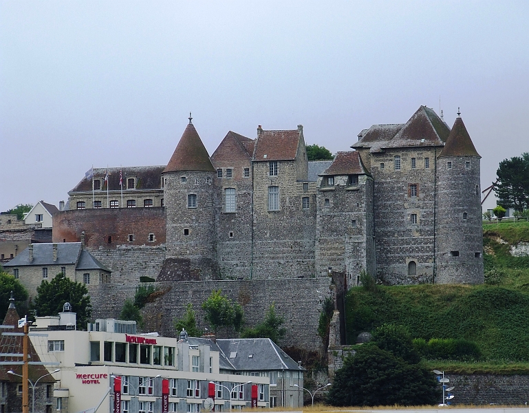 2009_08080060.JPG - Old Castle