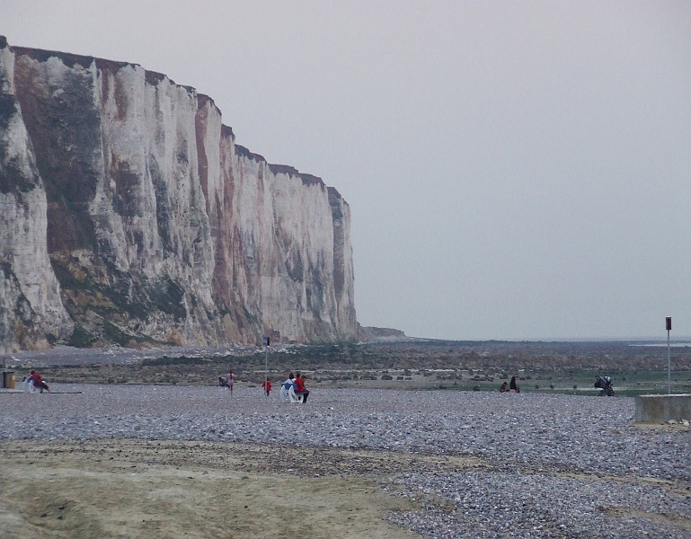 2009_08080195.JPG - Massive Cliffs