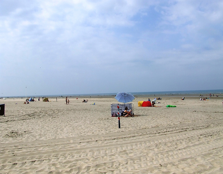 2009_08100022.JPG - Berck Place with Superior Beach