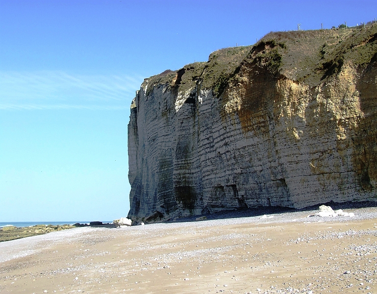 2009_0311_Normandie_Maart0011.JPG - Lime Rocks