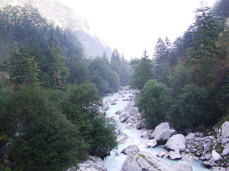 2009_0925_croatie0004.JPG - The Soca River still Small