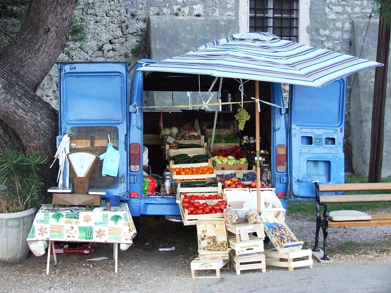 2009_0925_croatie0056.JPG - And.. The Daily Market