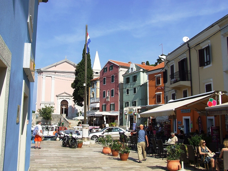 2009_0925_croatie0069.JPG - Small Place at the Coast