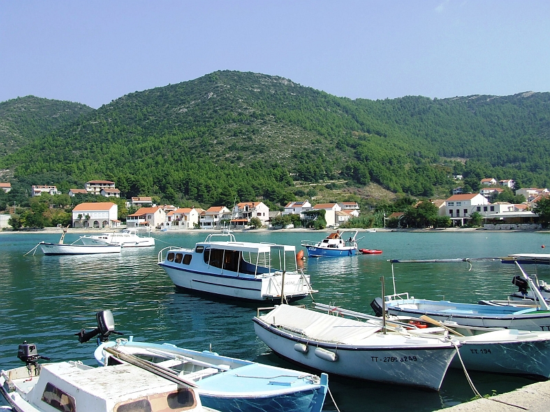 2009_0929_croatie0061.JPG - Sleepy Village at a Blue Lagune