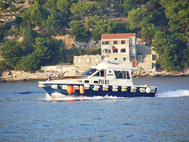 2009_0930_croatie0006.JPG - Harbour Pilot