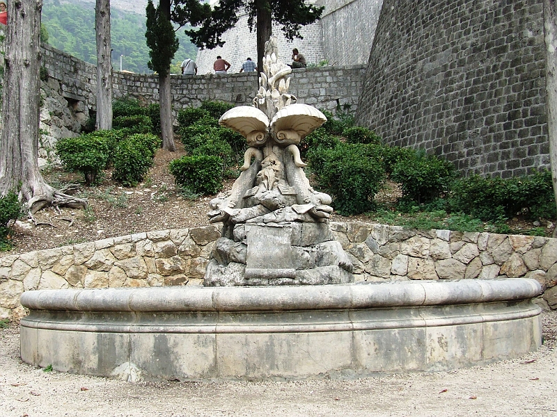 2009_1001_croatie0020.JPG - Something Old