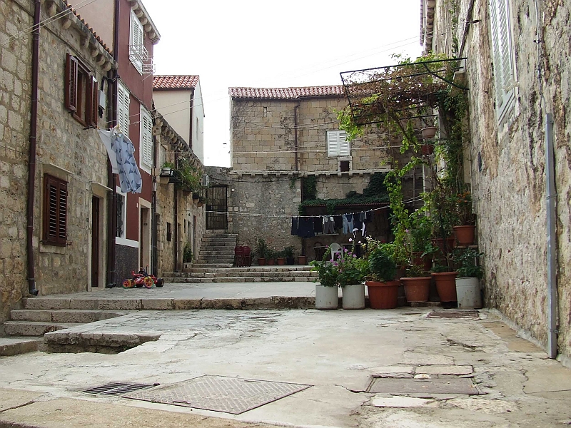 2009_1001_croatie0046.JPG - Small House Square