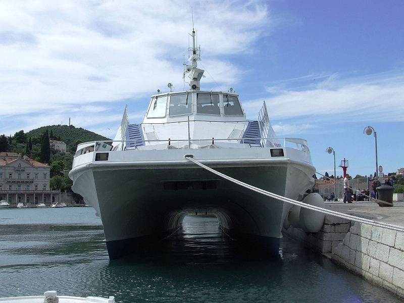 2009_1003_croatie0027.JPG - Modern Catamaran