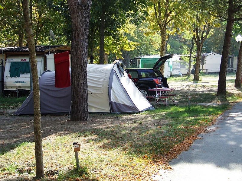 2009_1005_croatie0064.JPG - Our Place at the Campsite Cesenatico in Autum Colors
