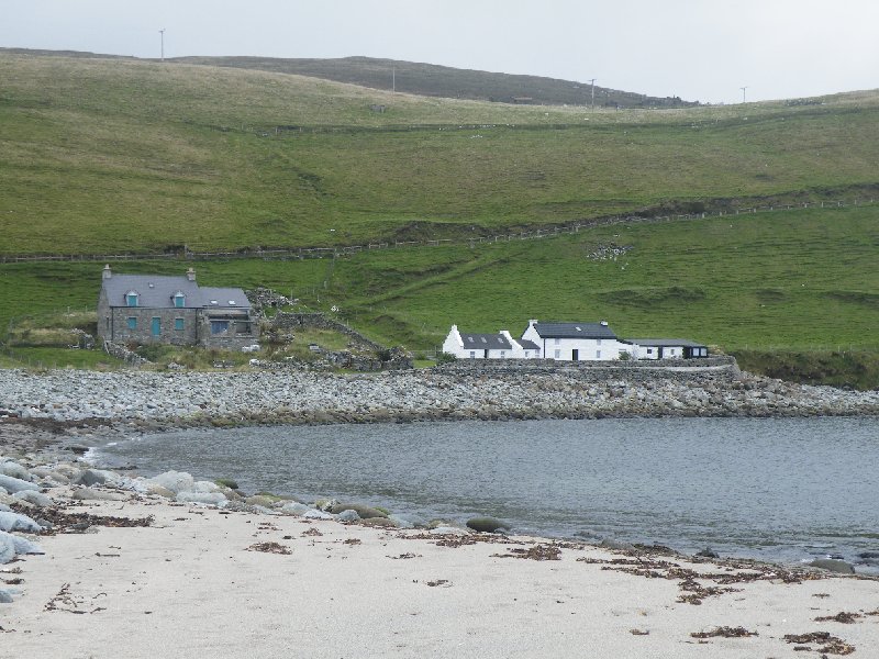 DSCF4207.JPG - Houses Near a Beautiful Bay