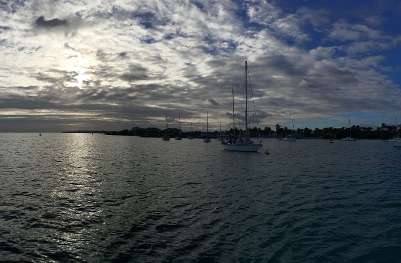 IMG_2311.JPG - Safe behind the reef at Saint Francois