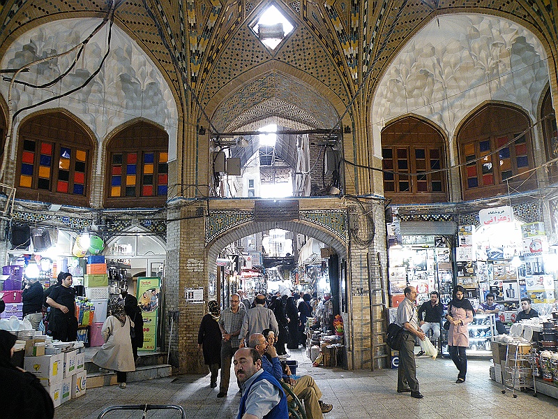 DSCF8171.JPG - Busy courtyard in Bazar