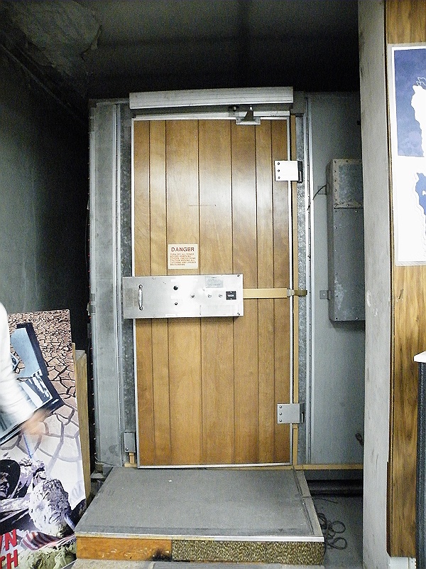 DSCF8288.JPG - Inside Safetydoor