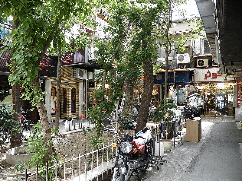 DSCF8301.JPG - Nice courtyard